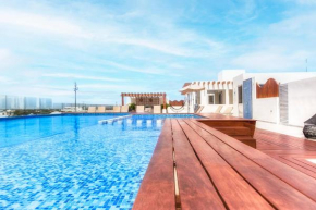 Deluxe 2 BR Apt Oceanview Roof Pool, Fast Internet